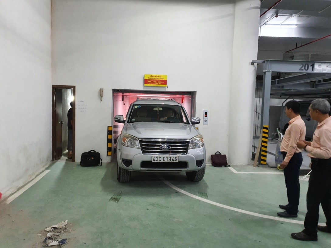 thang nâng ô tô thủy lực